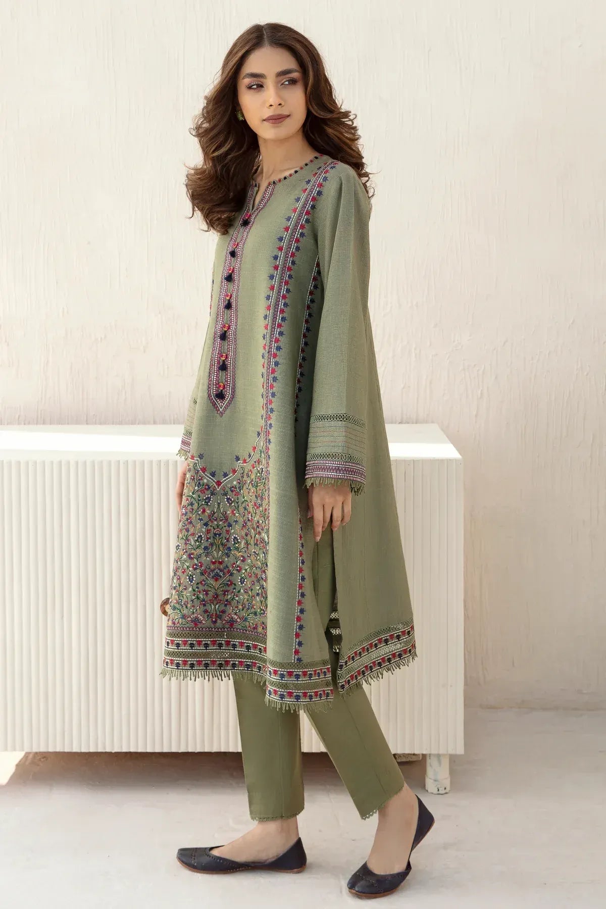 Winter khaddar 3pc Embroidered Winter Suit