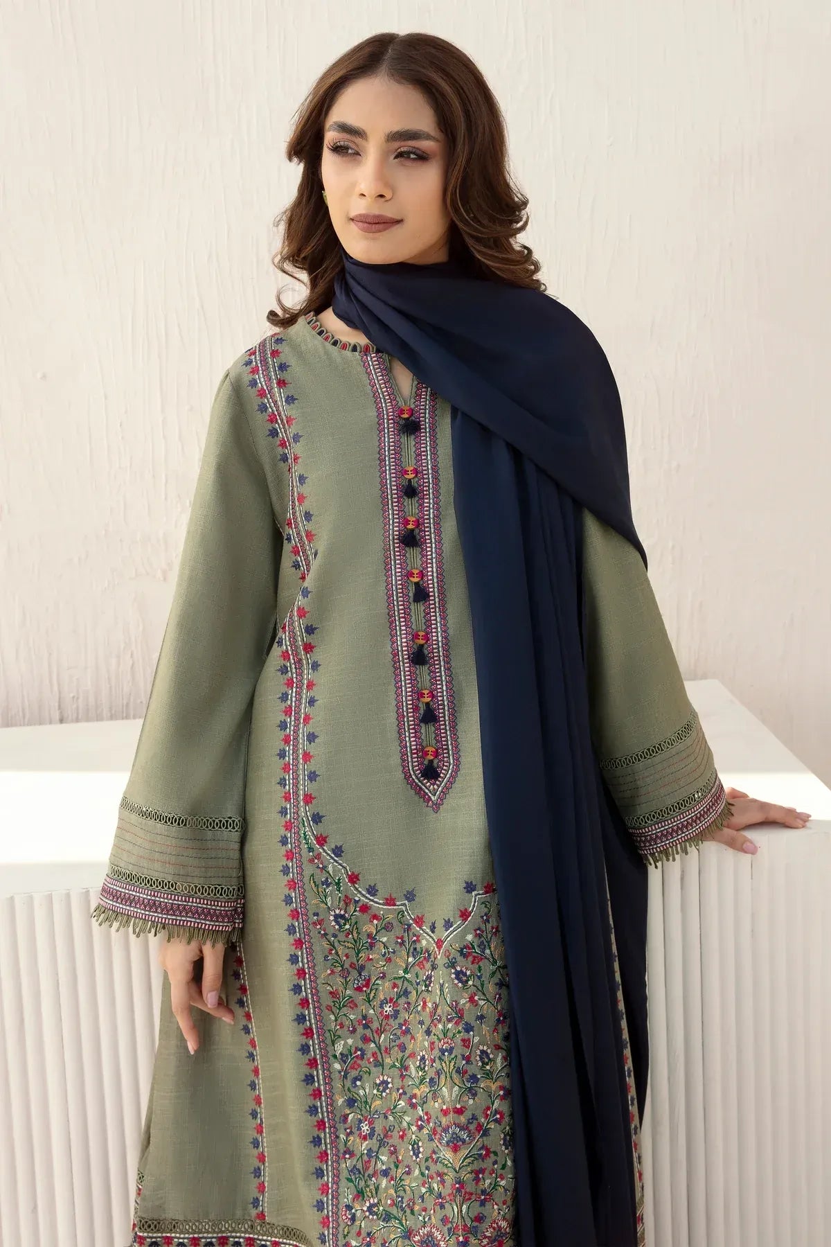 Winter khaddar 3pc Embroidered Winter Suit
