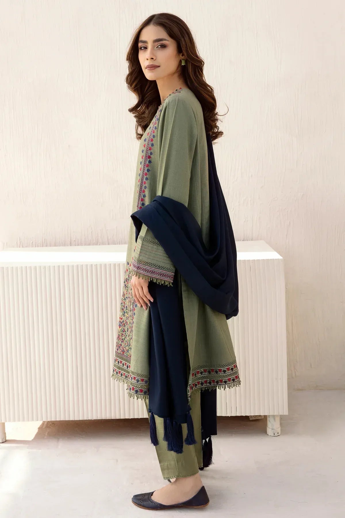 Winter khaddar 3pc Embroidered Winter Suit
